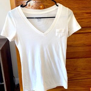 White V neck pocket Tee